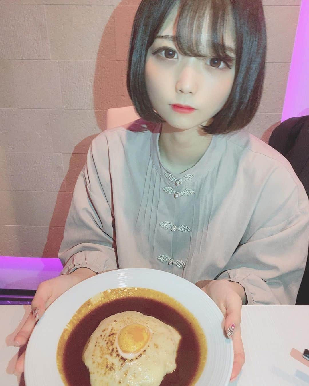 小山ひなさんのインスタグラム写真 - (小山ひなInstagram)「おなかすいて不機嫌」11月2日 19時38分 - hina__kmyd