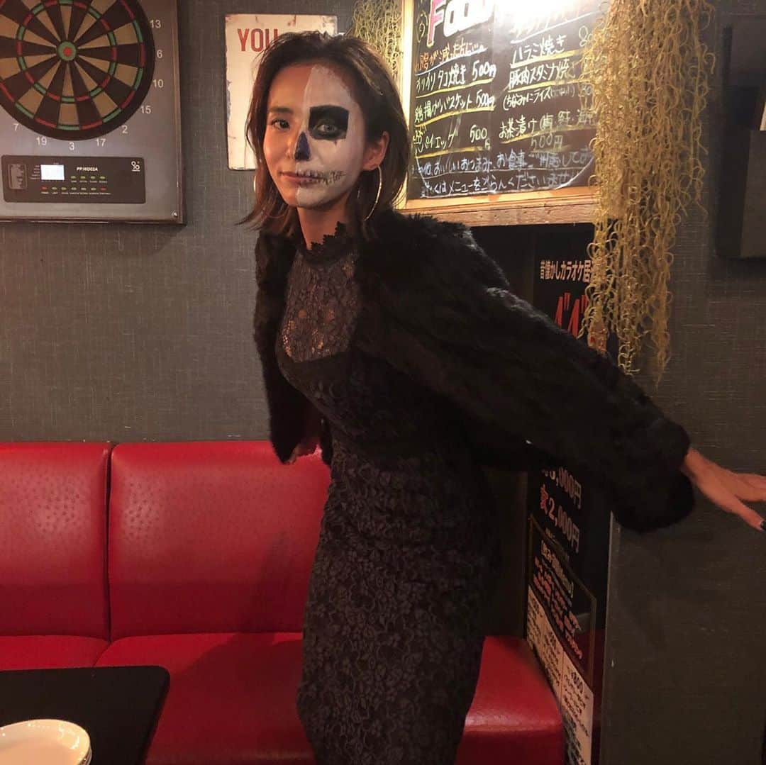 佐野千晃さんのインスタグラム写真 - (佐野千晃Instagram)「地元で静かにハロウィン🎃﻿ ﻿ もうハロウィン終わるとクリスマスで年末で〜、、、﻿ ﻿ 早い！！！！！﻿ ﻿ 2020年もうちょっとだけど充実させよ！！！！！﻿ ﻿ #natural #healthy #good #gilrs #gilr #cool #cute #ooted #selfie #self #face #スポーツ女子 #スポーツ #ハワイ #笑顔 #ひまわり#ハロウィン #ガイコツ」11月2日 19時57分 - sanochiaki810