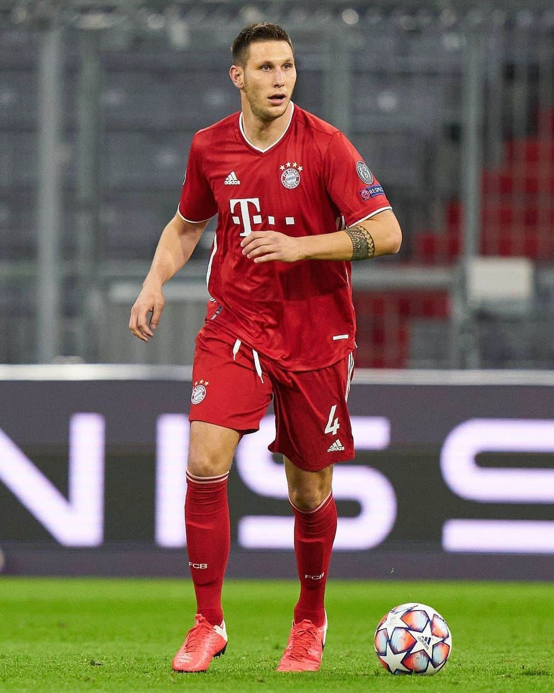 バイエルン・ミュンヘンさんのインスタグラム写真 - (バイエルン・ミュンヘンInstagram)「Niklas Süle has tested positive for Covid-19. The FC Bayern defender is currently at home in quarantine. He is doing well.」11月2日 20時05分 - fcbayern