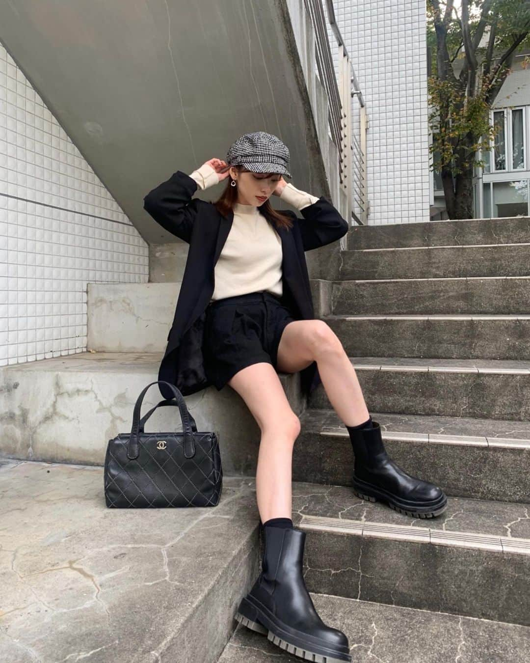 谷川菜奈さんのインスタグラム写真 - (谷川菜奈Instagram)「153cmコーデ🖤 少しガーリーでした☺︎ #outfit#153cmコーデ#低身長コーデ #allblack#ブラックコーデ」11月2日 20時11分 - pechi.130