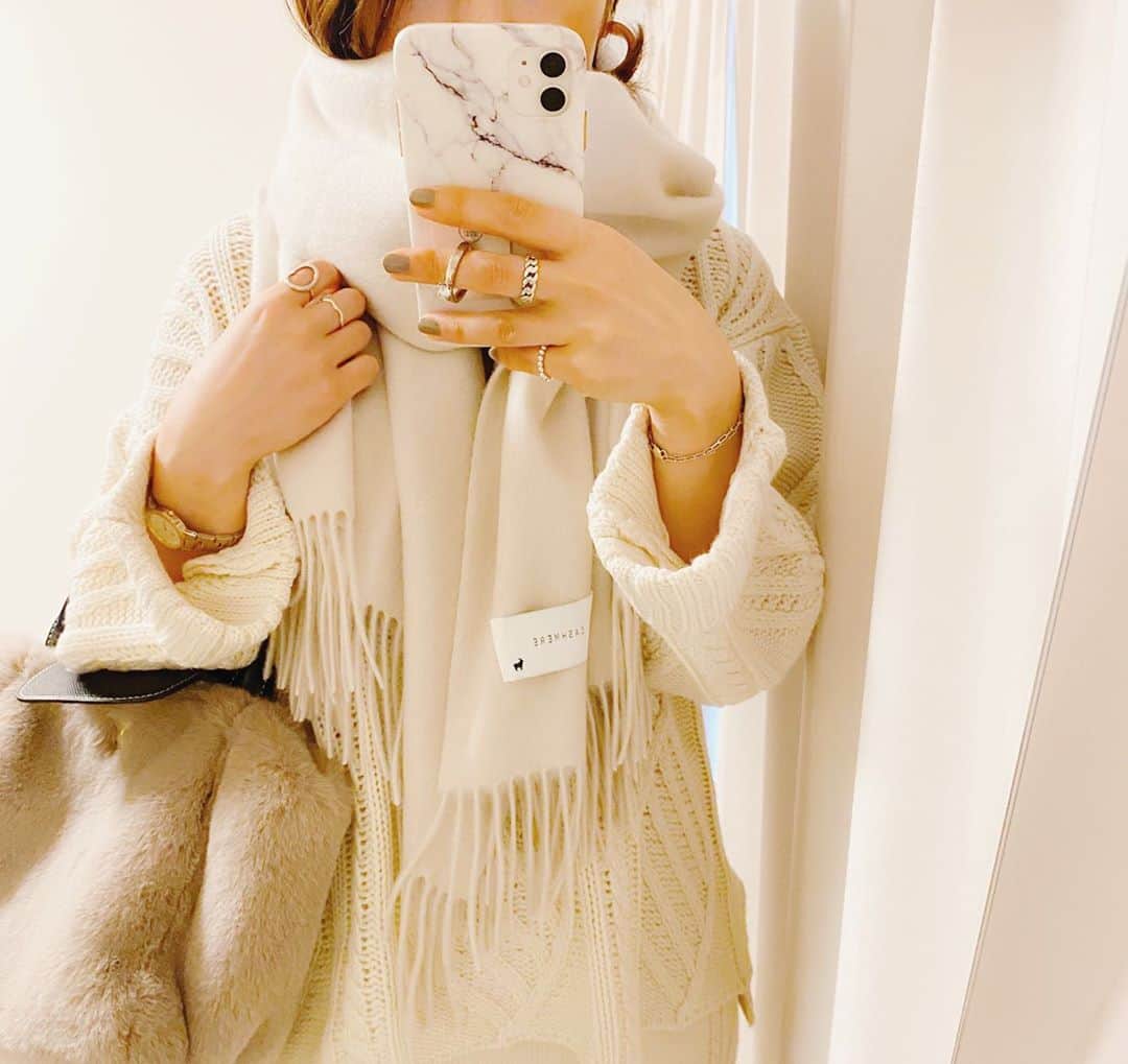 aiaiさんのインスタグラム写真 - (aiaiInstagram)「バルキーケーブルのニットアップ。  こちらのバルキーシリーズは 労働者と環境に配慮していることを 証明する「WRAP認定工場」で 生産された 人と環境に優しい サステナブルなアイテムだそうです✨ @reedit_official   使うほどふわふわになる カシミヤストールはmacocca  の 新色のエクリュ @macoccainfo  コーデの詳細はブログに書いています ☟☟ http://s.ameblo.jp/aiai987654  #fashion#outfit#style#coordinate#instagood#ootd#pic#instapic#コーデ#コーディネート#スタイリング#プチプラコーデ#本日のコーデ#大人カジュアル#プチプラ  #カジュアル #ニット #アラフォー #アラフォーコーデ #アラフォーファッション#スカートコーデ#ニットスカート#カラースカート #ブーツ #ブーツコーデ#ニットアップ #ニットアップコーデ #セットアップ  #セットアップコーデ」11月2日 20時28分 - saltaiai