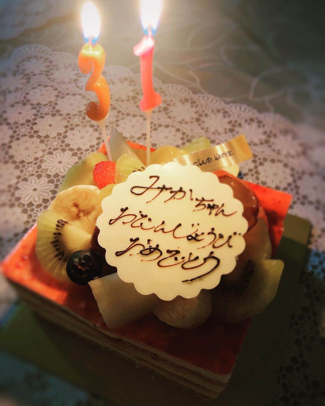 のインスタグラム：「． 11月2日で31歳になりました✨ お家でケーキでお祝い🍰 何歳になっても嬉しい瞬間です😚」