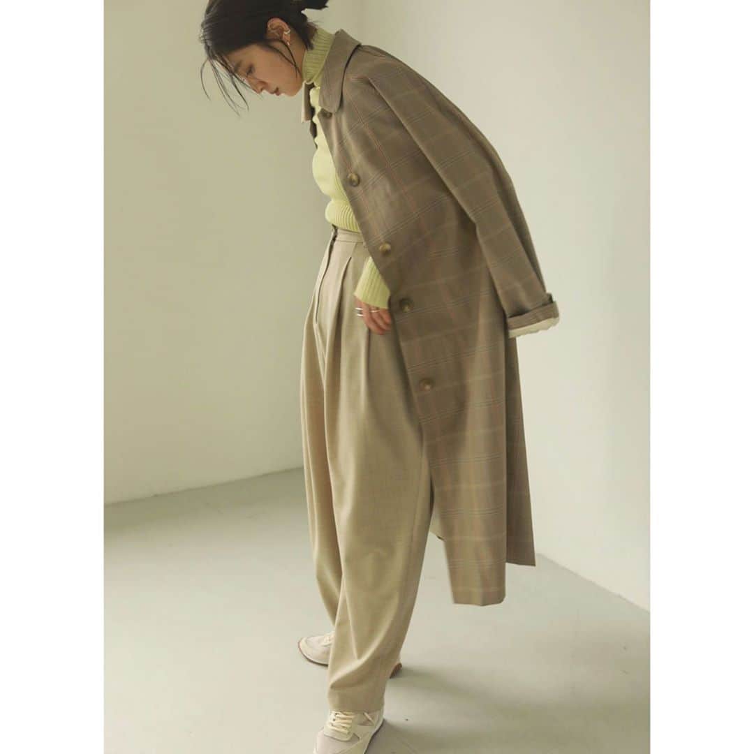 吉田怜香さんのインスタグラム写真 - (吉田怜香Instagram)「🤍  これも全部好き。 このコートはチェックと無地🧥 それぞれ可愛くって決めきれない、、💭  ボトムと👟はこの色にする◯」11月2日 20時38分 - reikayoshida_