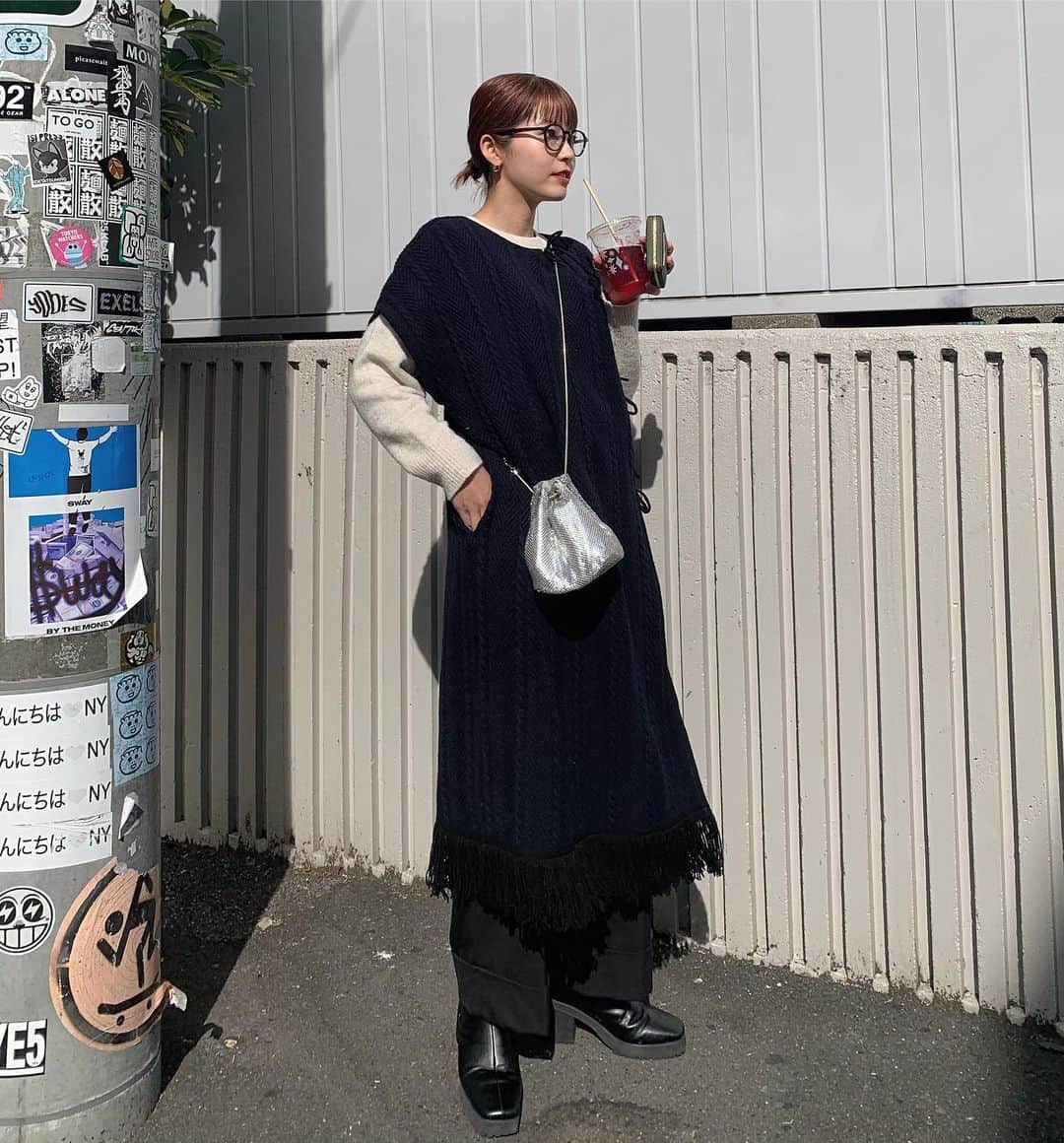 山本 絵里加さんのインスタグラム写真 - (山本 絵里加Instagram)「_ 後ろもかわいい、お気に入りのワンピース🕊 op @public_tokyo  knit @uniqlo_jp  pants @studious_official  bag @alia_jp   #ootd#ワンピース#fashion  #puu_fashion」11月2日 20時41分 - ___erika___y
