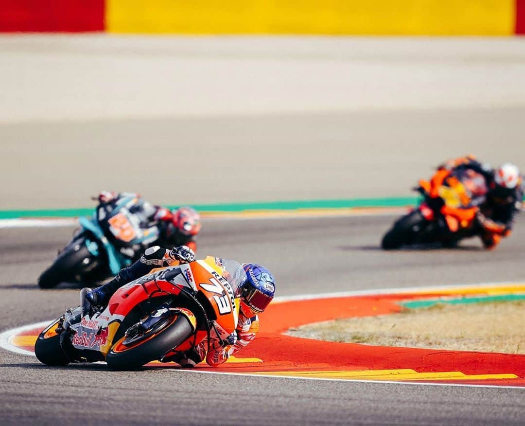 レプソル・ホンダのインスタグラム：「Last push. Three in a row ⭐️⭐️⭐️」