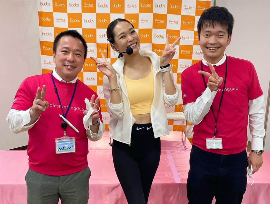 池田莉子さんのインスタグラム写真 - (池田莉子Instagram)「Bodies 近鉄草津🍁🍁 チェアヨガイベント無事終了しましたー！！ 密を防ぐ為、事前告知が出来なかったにも関わらず 沢山の方にご参加頂けて感動しました🥺 遠くから草津に来て頂いた方もいたり🙇‍♀️  皆さん本当に、有難う御座いました。  ４回ともあっという間すぎて時間が足りない。笑 人に会ってヨガイベントが出来る事の幸せさを、 しっかりと噛みしめてきました。😭😭 今月20日にボディーズお月見ヨガイベントをオンライン で開催しますのでまたそちらでお待ちしています🧡🧡  心温かいボディーズ草津店の皆さん、近鉄百貨店の 皆さん本当に有難う御座いました🥰✨✨✨  #bodies #yoga #kusatsu #shiga #chairyoga  #ボディーズ #近鉄草津 #草津　#ヨガ #チェアヨガ」11月2日 20時55分 - ricoikeda