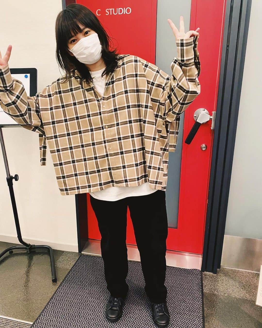 佐藤千亜妃さんのインスタグラム写真 - (佐藤千亜妃Instagram)「RECだよ〜。今日はSUPERTHANKSのシャツをおろしたよー。良きシルエット✌️ 後ろのフリンジ？が面白いよねー。 #SUPERTHANKS #ootd」11月2日 20時56分 - chiaki_sato0920