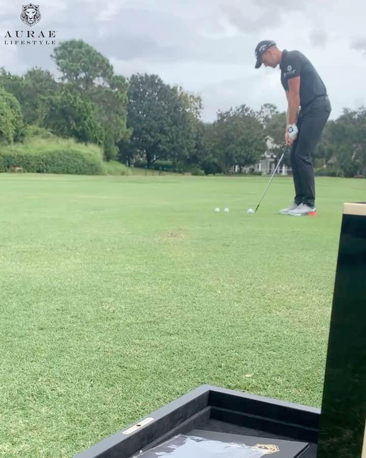 ヘンリク・ステンソンのインスタグラム：「Chipping practice ahead of @houopengolf 🔲   @auraelifestyle #teamauraelifestyle」