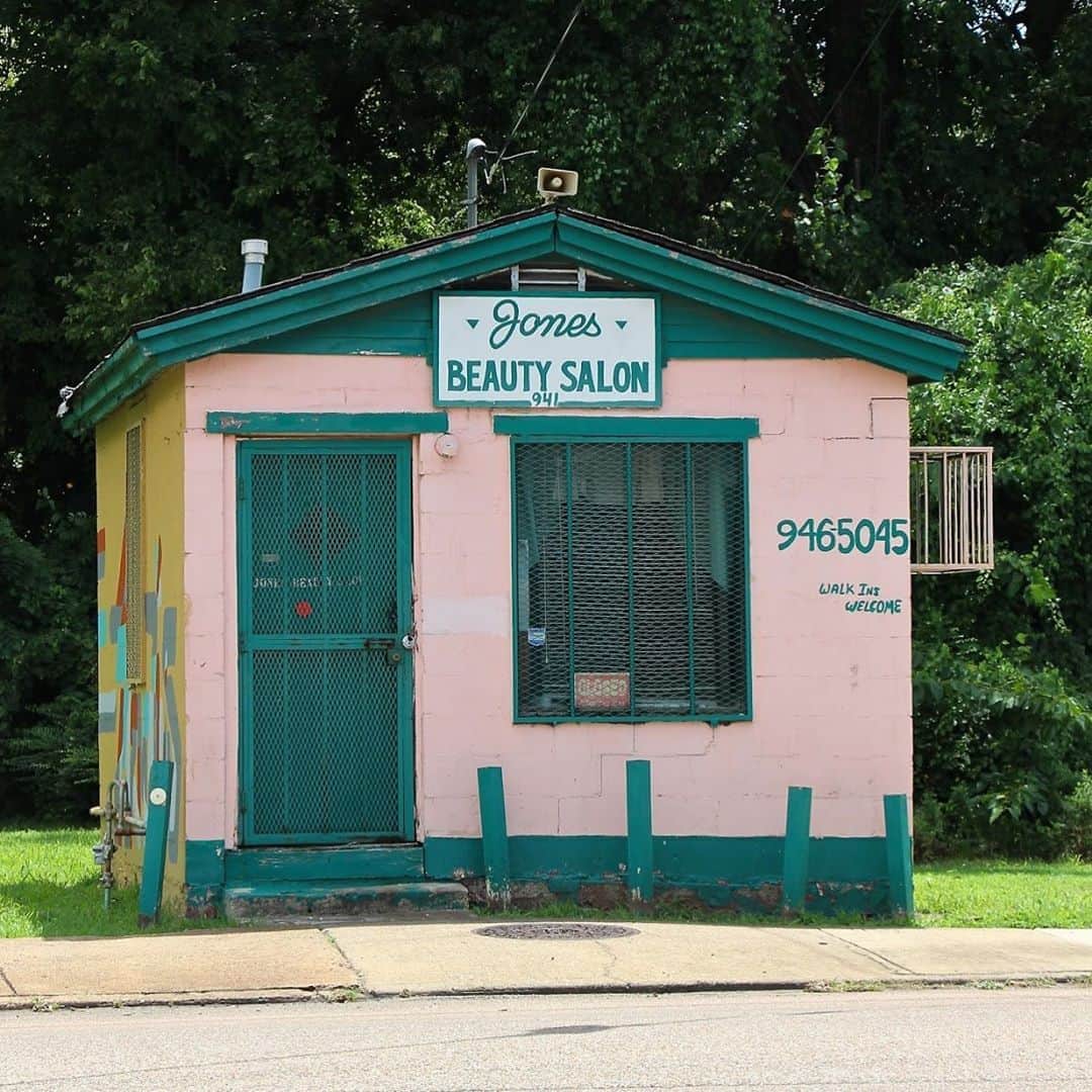 ボビー・ブラウンのインスタグラム：「Drive thru inspo @jonesroadbeauty ideas come from anywhere. Thanks for finding @sdplof」