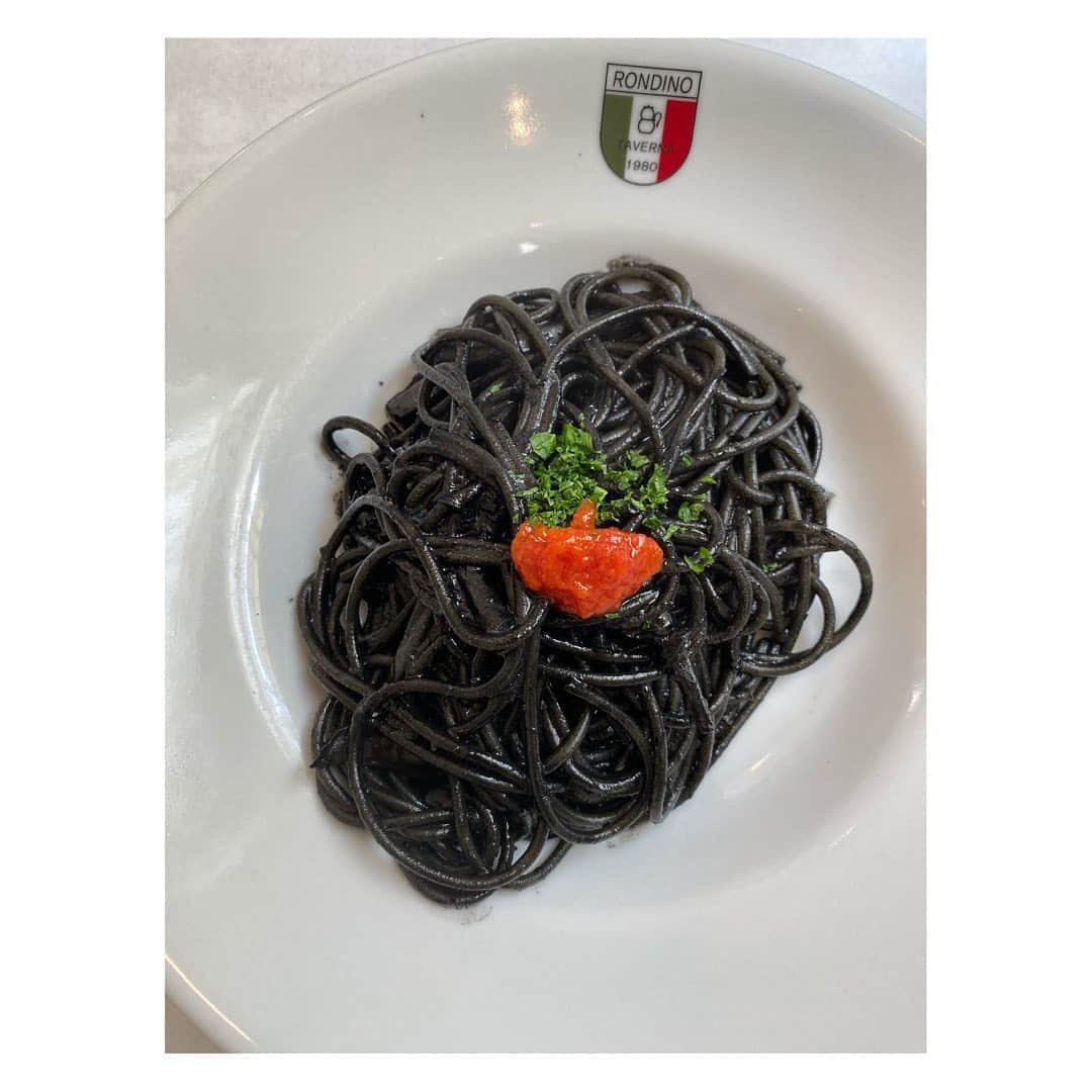 柏木作夢さんのインスタグラム写真 - (柏木作夢Instagram)「昨日は昔から大好きな稲村ガ崎のロンディーノで家族ランチ🇮🇹 ここのイカスミが最高なんざんす ・・・・・ #lunch#pasta#sea#taberna#rondino#restaurant#foodporn#l4l#f4f#photooftheday#mood」11月2日 21時00分 - samukashiwagi