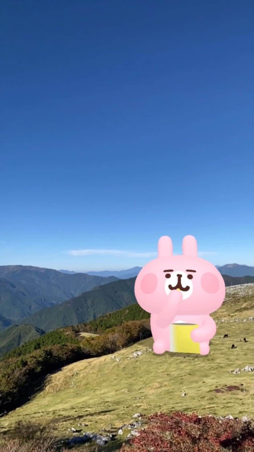 カナヘイのインスタグラム：「山と食欲とうさぎ」