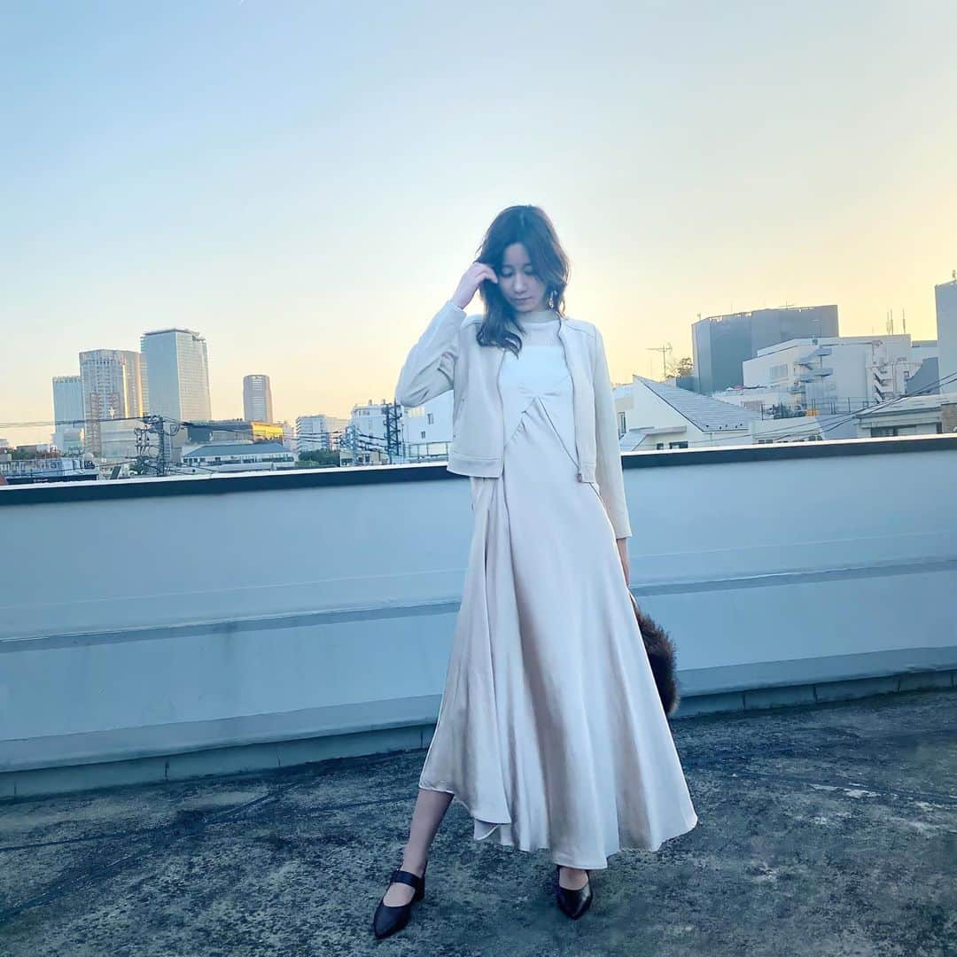 ゆきりぬさんのインスタグラム写真 - (ゆきりぬInstagram)「もう寒くなってきたね〜！ 秋らしい格好を今のうちにもっとしとかないと笑 . . @mercuryduo_com のワンピースは生地が高級感があって肌触りがいいんだ〜 @royalparty_official のライダースは柔らかくて色んな服装に合わせやすくてよく使ってるよ。 @dazzlin_official の靴はヒールが高くないので歩きやすいし今っぽい大人カジュアルな感じがよき。 . . #mercuryduo #dazzlin #royalparty #今日のコーデ #コーデ」11月2日 21時14分 - yukirin_u