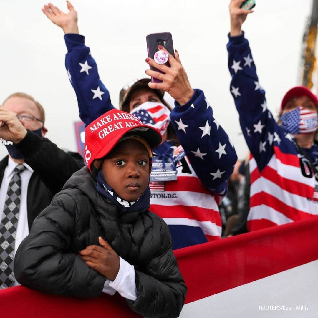 ABC Newsさんのインスタグラム写真 - (ABC NewsInstagram)「Kids on the campaign trail: U.S. children join outdoor rallies in the states of Pennsylvania, Arizona, and New Hampshire in the final days of the Presidential race. #election2020 #politics #usa #kids」11月2日 21時15分 - abcnews