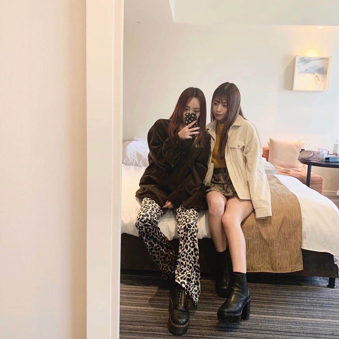 飯泉吏南さんのインスタグラム写真 - (飯泉吏南Instagram)「. . たまたま2人してアニマル柄と コーデュロイだった日🐆🐍 . . #秋コーデ #アニマル柄 #リンクコーデ」11月2日 21時23分 - pocha_rina