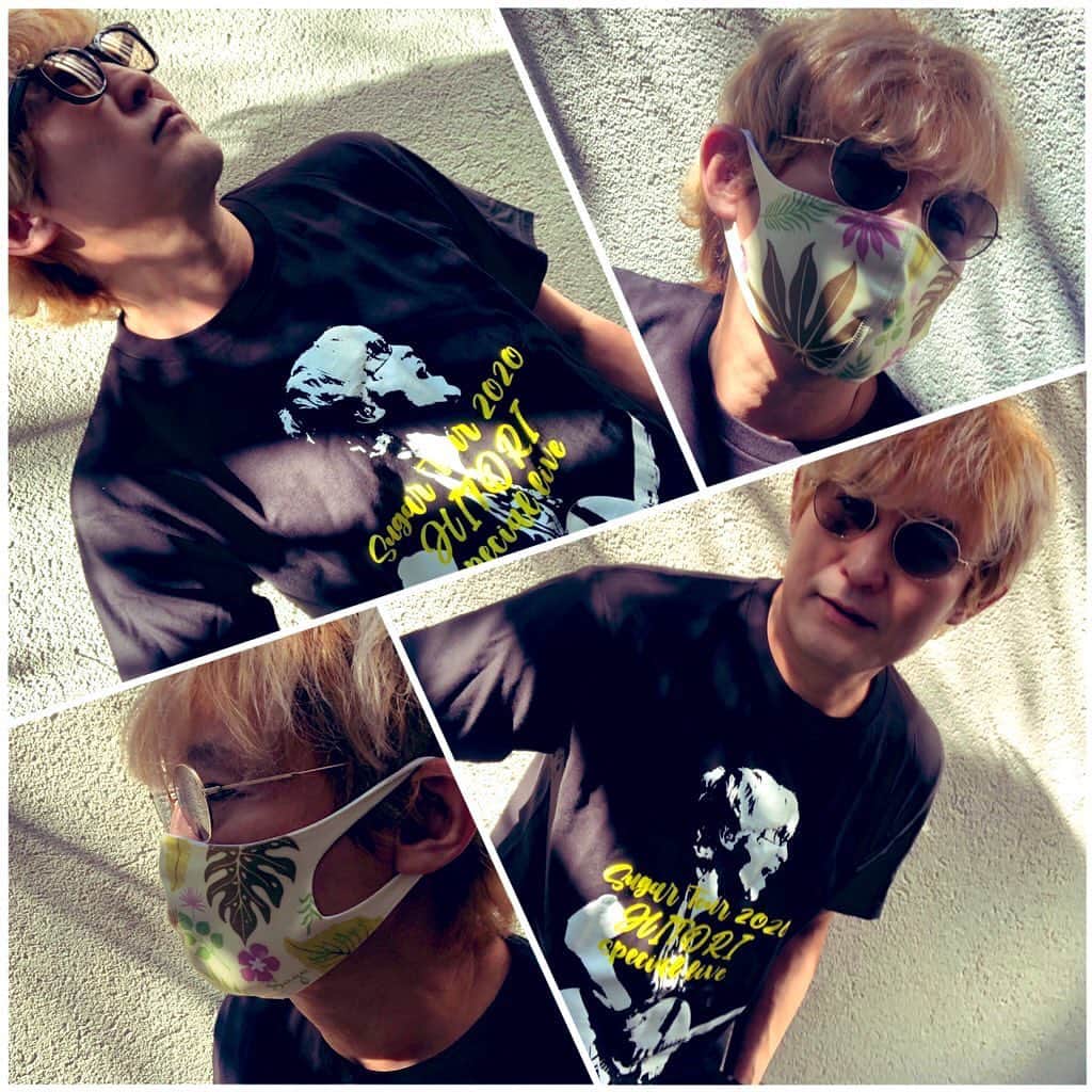 スガシカオのインスタグラム：「限定Tシャツ、オリジナルマスク、着用してみました！  カッコいいいいい（デザインがね） ーーーーーー 【配信ライブ！】 12/4 （金）20時スタート！  ◆生配信視聴チケット 1000円（早割は11／8まで） ◆プレミアムアーカイブ 視聴チケット  4000円 （生配信＋見逃し＋プレミアムアーカイブ）    ＋Tシャツ付き　6,500円   ＋Tシャツ＋マスク付き　7500円  ◉チケット購入はこちらから！ ZAIKO https://l-tike.com/hitorisugar2020hitomi e＋ https://eplus.jp/st/sugashikao/ チケットぴあ https://t.pia.jp/pia/event/event.do?eventBundleCd=b2066672  プロフからオフィシャルHPにとべます！」