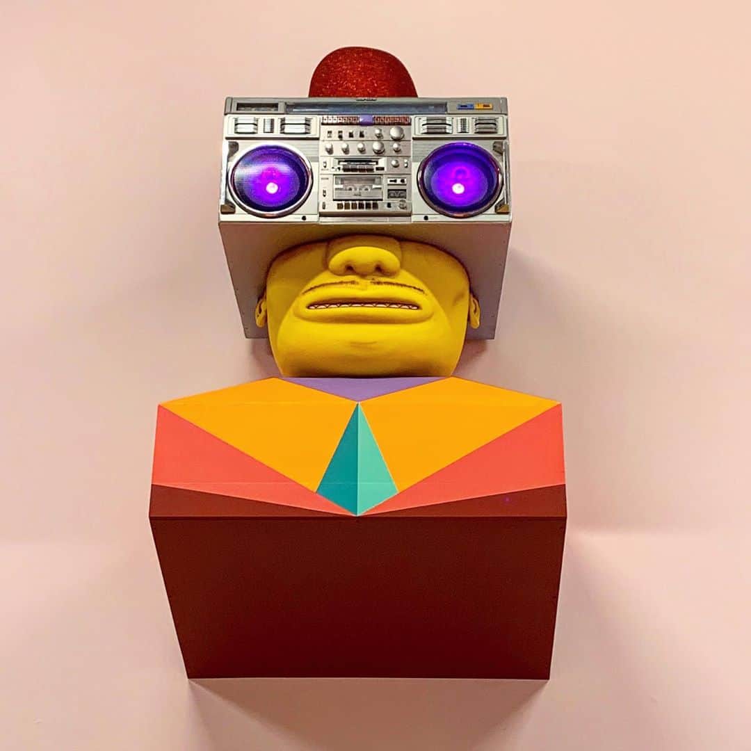 osgemeosのインスタグラム：「#segredos na @pinacotecasp #osgemeos  PANORÂMICA desenhos, fotos, pinturas, instalações, esculturas, video art, gravuras, ilustrações .... Osgemeos PANORAMIC ; drawings, photos, paintings, installations, sculptures, video art, prints, illustrations...」