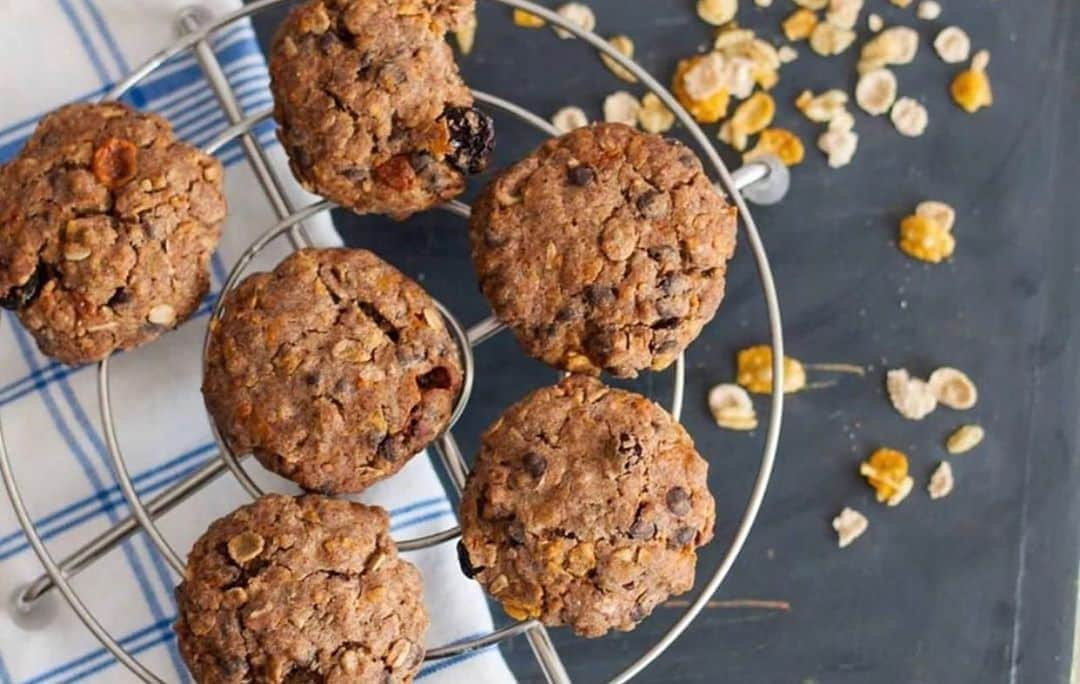 Archana's Kitchenさんのインスタグラム写真 - (Archana's KitchenInstagram)「Muesli Ragi Chocolate Chip Cookies Recipe is a guilt free dessert with healthy ingredients. The cookie is quiet dry and crumbly. It is studded with chocolate chips and has a hint of cinnamon and nutmeg flavor as well.   Serve the Muesli Ragi Chocolate Chip Cookies Recipe along with a Hot cup of Adrak Chai as a tea time snack.  Get the recipe from the smart.bio link in my profile @archanaskitchen  . . . . . . . . . #cookies #cookiesofinstagram #cookies🍪 #teatime #teatimesnacks #healthysnacks #healthyeating #healthyrecipes #healthyliving  #recipes #easyrecipes #archanaskitchen #healthyeating #homemadefood #eatfit #cooking #food #healthyrecipes #foodphotography #recipeoftheday #comfortfood #deliciousfood #delicious #instayum #food #indianrecipes」11月2日 21時30分 - archanaskitchen