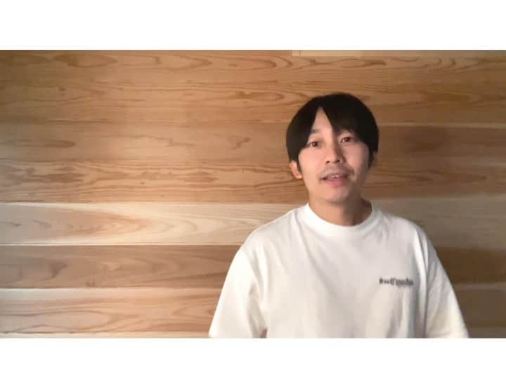 福田基広のインスタグラム：「いやー、やっぱり、、、やりたいっ！﻿ ひたすら喋り倒す講義、復活させたい😂🙌﻿ ﻿ と、いうことで、11/5木曜21時開講！ 半年ぶりの復活👏学生でもわかるWEBマーケティング講義✨﻿ .﻿ .﻿ 商品→宣伝→集客→営業の4大戦術を攻略せよ！﻿ 【帰ってきたWEBマーケティング講義第三弾】﻿ .﻿ .﻿ オープンカレッジ #selfmedia_for_friends ﻿ 11月のテーマは【商品→宣伝→集客→営業】﻿ .﻿ 毎週楽しく受講くださっている皆さん﻿ 最近忙しくて受講できてない皆さん﻿ いつも本当にありがとうございます✨﻿ .﻿ .﻿ 毎週木曜21時にわかりやすいWEBマーケティングを、インスタライブと無料Facebookグループにて開催し続けています！﻿ .﻿ 継続は力なり、なんてありますが。﻿ 受講くださっている方から、コロナ以降で新しい活動にチャレンジできたよ！なんてお声もたくさん😭﻿ .﻿ 個人的には資料レベルがグンッと上がったなぁと自負してます💪﻿ .﻿ 今回は、利益をしっかり残すサービスや商品についてお伝えしていきます。﻿ .﻿ .﻿ 無料で受講可能です、ぜひシェアのお力添え、お願いいたします👍﻿ .﻿ 木曜21時はフォーフレンズ専用ノートを準備し、わかりやすさが自慢な、福田のインスタグラムライブを楽しんでくださいね！﻿ .﻿ .﻿ ■特に対象﻿ ・個人向けに事業されている店舗、フリーランス﻿ ・インフルエンサーを目指している個人﻿ ・いまいち覚えてもらえない個人や企業﻿ .﻿ ■スケジュール﻿ インスタライブ30分﻿ 休憩5分﻿ Facebookライブ20分﻿ 終了﻿ .﻿ ■無料facebookグループ参加方法﻿ ◾︎インスタの場合﻿ ストーリーズ で ＠fukudamotohiro_official をつけて一言添えてご投稿ください（DMでお知らせが来るので、確実ですしこのやり方が一番助かります）﻿ .﻿ ◾︎Facebookの場合﻿ この投稿を「福田のタグをつけてシェア」いただければ、メッセージにて招待URLをお送りします👍﻿ タグ（メンション）がないと、通知が来ないためわかりません💦﻿ .﻿ .﻿ ■無料Facebookグループは1000名達成㊗️﻿ 現在は人数制限を終え、自由に参加可能にしております✨﻿ .﻿ .﻿ 無料で開催いたしますので、安心して受講いただき、みんなで正しい知識を身につけ、コロナに負けない「これからの経済活動」に備えましょう！」
