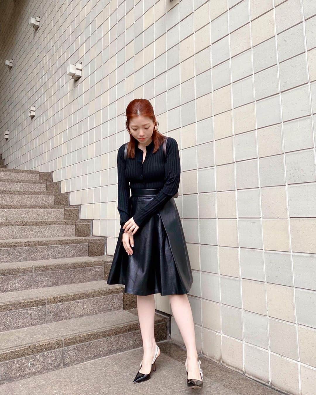 山脇道子のインスタグラム：「“大人に似合う”を目標につくったボックスプリーツスカート❤︎  ベルト部分が太めのハイウエストスカートは、お腹まわりをすっきり、ヒップをキレイに見せてくれます👀  @seesbeesknees_」