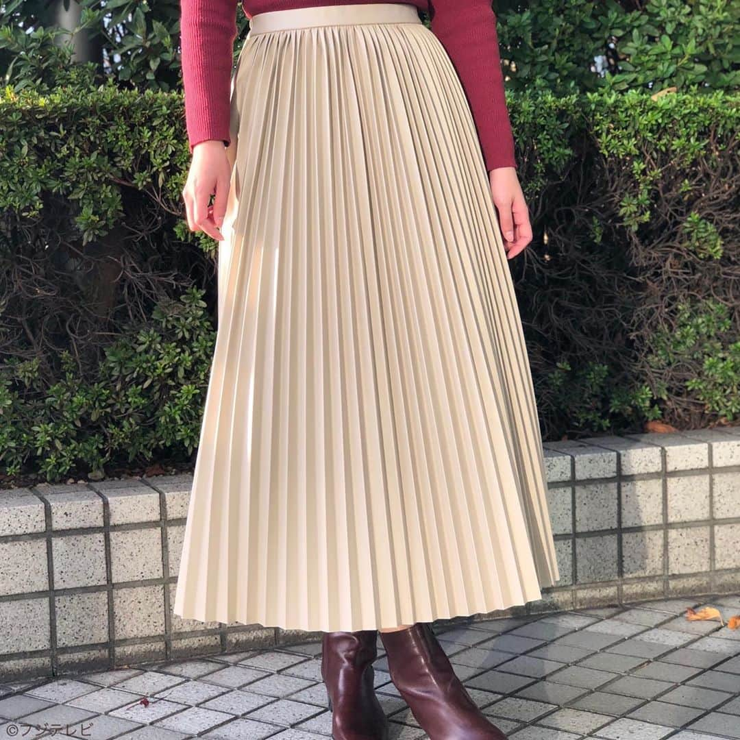 フジテレビ「めざましテレビ」さんのインスタグラム写真 - (フジテレビ「めざましテレビ」Instagram)「11月2日（月） ・ ファッション雑誌CanCamとコラボした お天気コーナー「きょう何着て行く？」 阿部華也子の毎日のコーデを紹介♪ ・ 【きょうのコーデ】 コート→#31sonsdemode ２万5000円 ニット→#MEWSREFINEDCLOTHES 3900円 スカートearthmusic&ecology 3990円 靴→#ダイアナ　２万3500円 ピアス→#AMERICANHOLIC 1490円 ・ 【コーデのポイント】 定番のプリーツスカートをフェイクレザー素材で新鮮にアップデート✨ リッチ感もプラスされて今っぽい上品な着こなしが完成します💁🏻‍♀️ こっくりボルドーのニットを合わせて秋ムードを楽しみましょう🍁 ・ #めざましテレビ #きょう何着て行く？ #阿部華也子 #今日のコーデ#コーデ #CanCam #今日のファッション#ootd #きょう何着て行く？は月〜金朝6時22分ごろ放送！」11月2日 21時56分 - mezamashi.tv