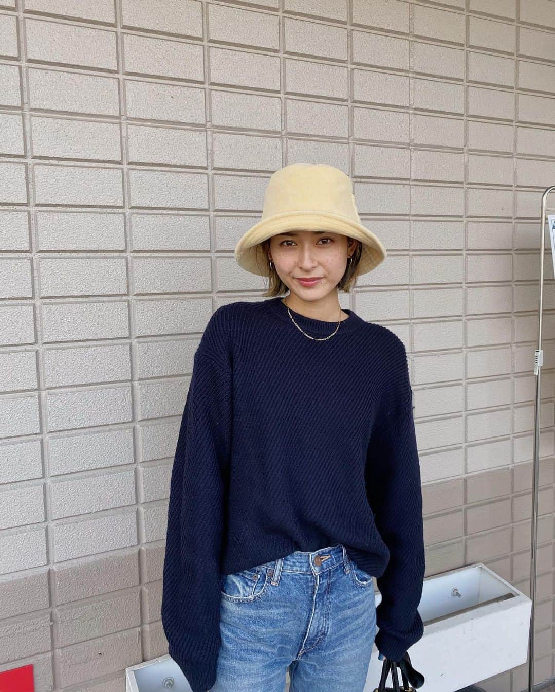松本瞳のインスタグラム：「. 去年買ったニットお気に入り😋 #そばかす増えたはー」