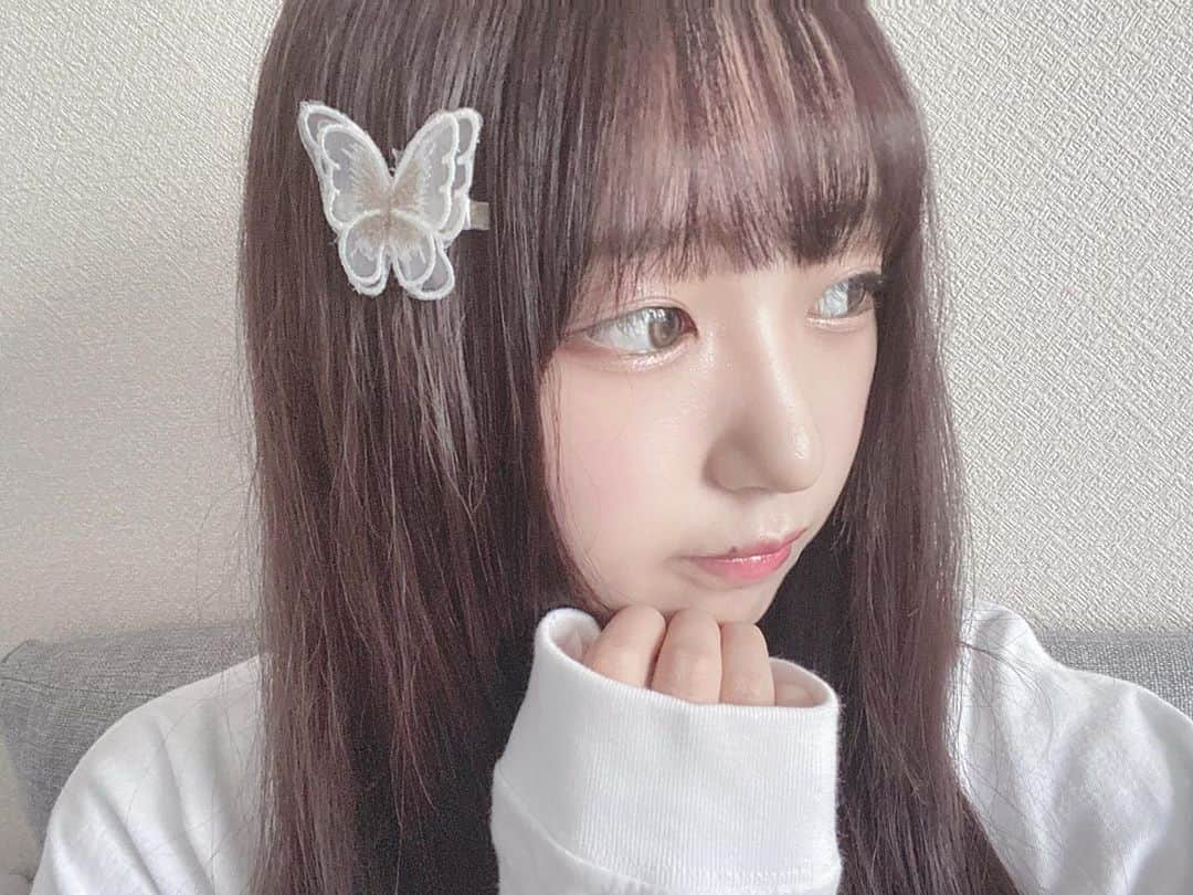 町田穂花さんのインスタグラム写真 - (町田穂花Instagram)「. . お友達からもらったアクセサリー🦋 . めちゃめちゃにかわいいから付けてみた♡ .  #redeye #レッドアイ #アクセサリー #蝶々アクセサリー #横顔 #自撮り女子」11月2日 22時00分 - hn_mc3