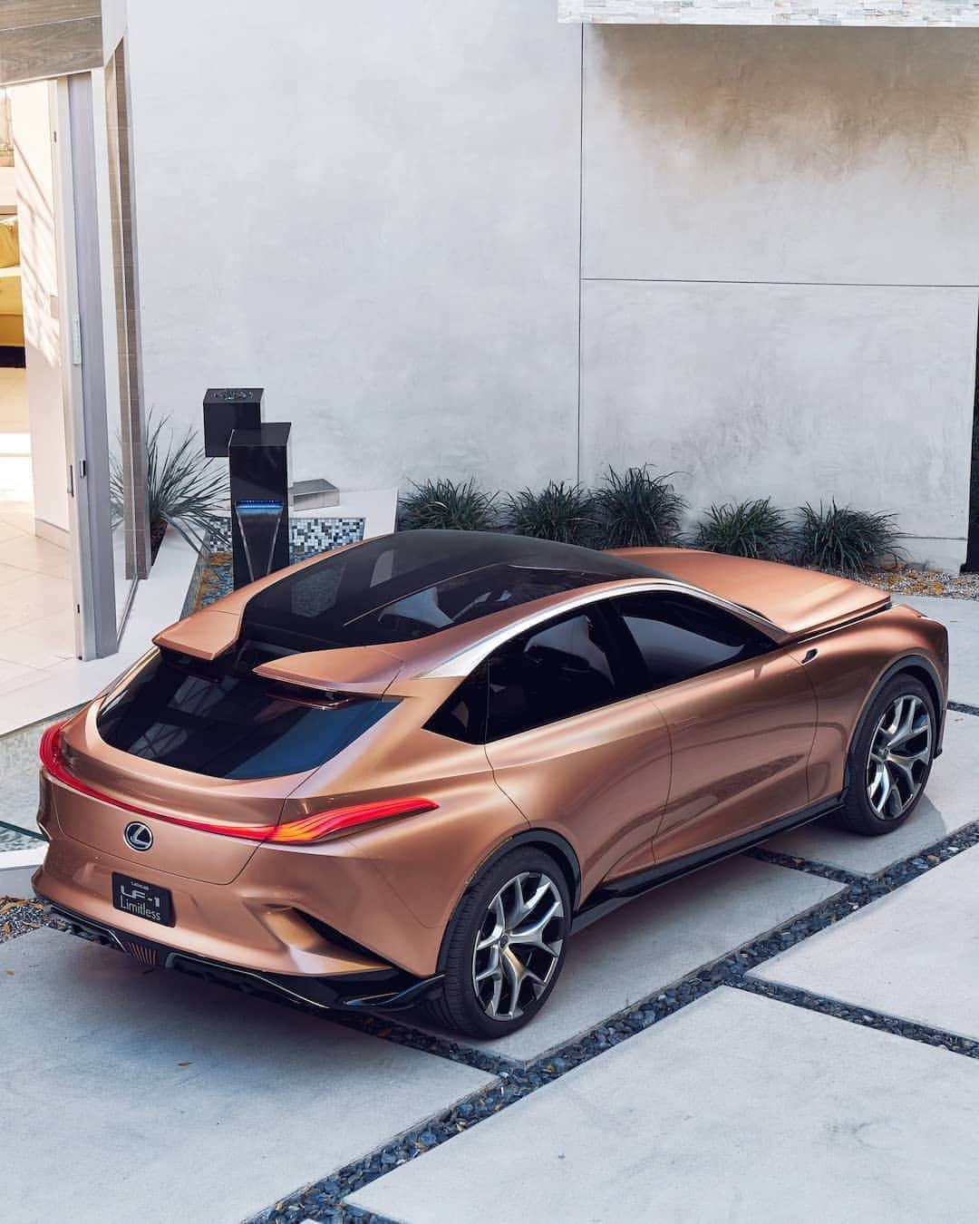 Lexus UKさんのインスタグラム写真 - (Lexus UKInstagram)「The Lexus LF-1 Limitless concept is engineered to use many different powertrains: fuel cell, hybrid, plug-in hybrid, petrol, or all-electric.  If you could own one, which would you choose?  #Lexus #Design #CarDesign #Automotive #CarsofInstagram #Luxury #LuxuryTravel #Future #LexusConcept」11月2日 22時03分 - lexusuk