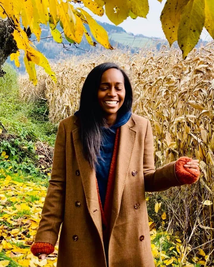 アジャ・ナオミ・キングのインスタグラム：「Baby, I’m Fall-ing for you 😉😘」