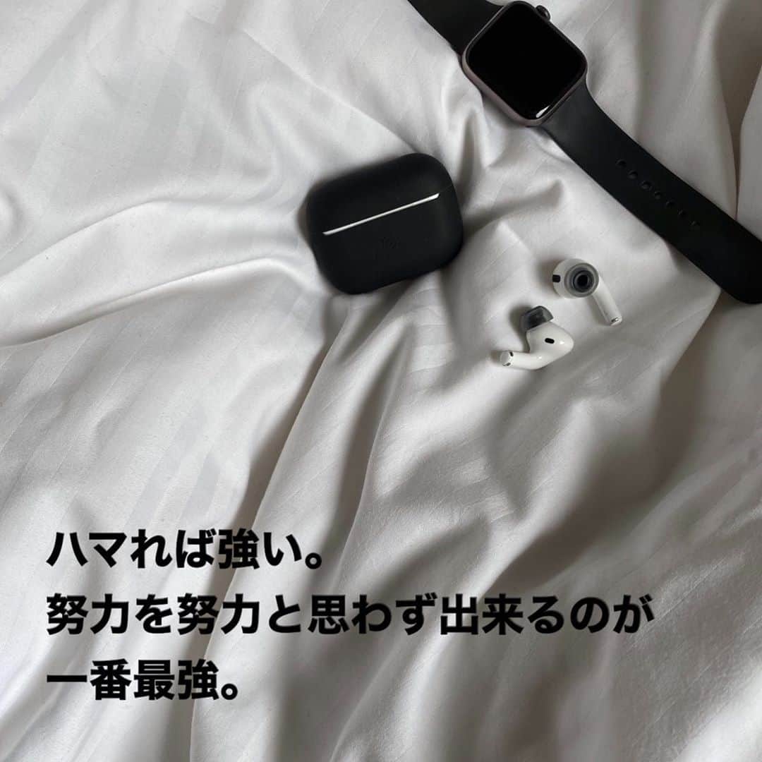 Yoshie Hamaさんのインスタグラム写真 - (Yoshie HamaInstagram)「好きなことだと夢中になる。 夢中なときは努力と思わない。 好きで仕方ないぐらいハマれることが仕事になれば それが一番最強。  #つぶやき美容師 #Apple信者 #仕事好き #SNSオタク #airpodspro  #applewatch」11月2日 22時04分 - yoshihama0423