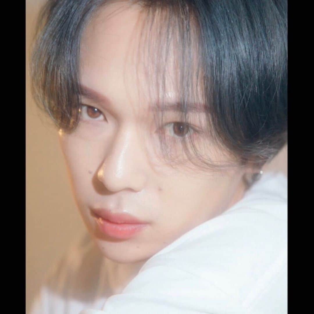 NAOPISのインスタグラム：「すごくうれしい一日は常につくっていきたいの🥺❤️﻿ ﻿ 優しい方々と一日を過ごすと自分の心もやさしい。﻿ ﻿ 人にやさしくってやっぱ大切だな〜と思います。自分が全然できてないけど…ぴえん﻿ ﻿ では今日もいい夜を🌉﻿ ﻿ #コスメは　#RICAFROSH 💄﻿ ﻿ ﻿」