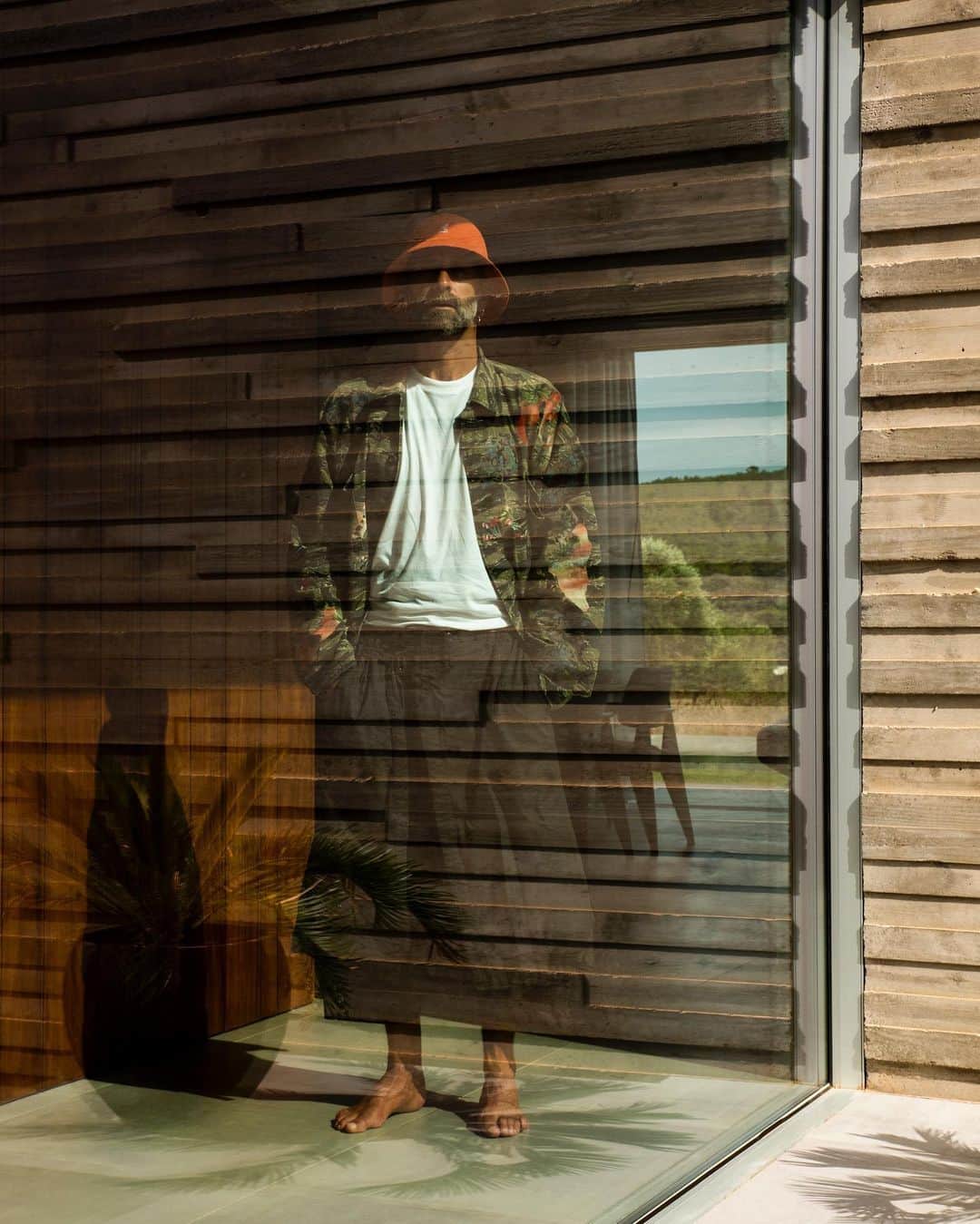 マルセロ・ブロン カウンティ・オブ・ミランのインスタグラム：「@gqspain  Ph @cesarsegarra_  Words @francescaturserra  Wearing @joinmyar @yohjiyamamotoofficial @kangol_headwear @retrosuperfuture @countyofmilan」