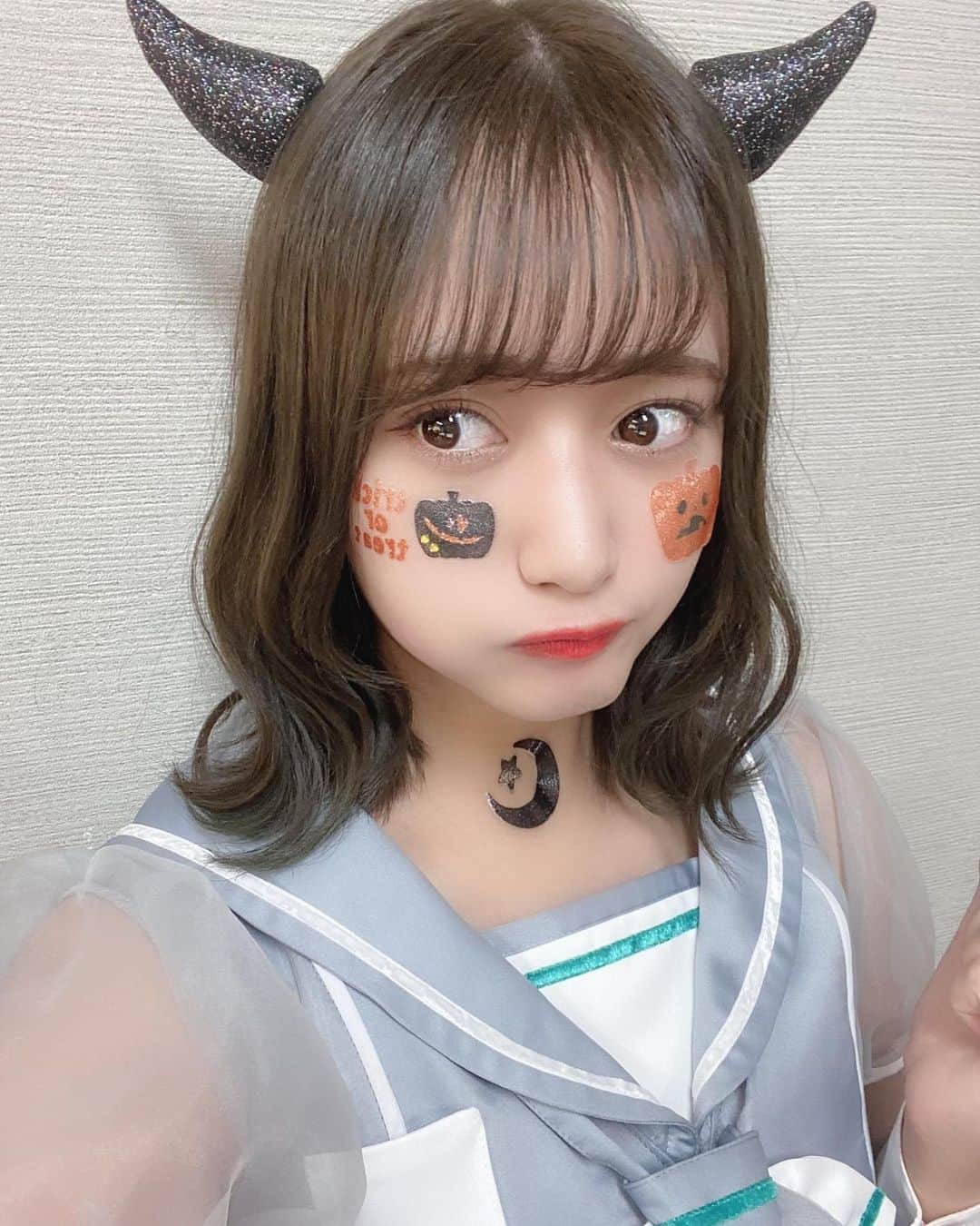 池田メルダさんのインスタグラム写真 - (池田メルダInstagram)「ハロウィンライブの時の🖤 仮装したんじゃないよ頭からつのが生えてきたんだよ😈」11月2日 22時09分 - meruda__ikeda