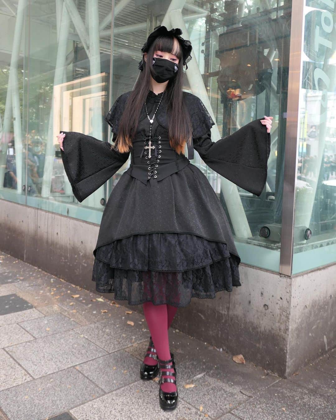 RinRinさんのインスタグラム写真 - (RinRinInstagram)「Gothic Lolita 🖤 Uploaded “October Harajuku fashion interviews” in collaboration with @tulle_mag up now! At youtube.com/rinrindoll 💖 @tulle_mag とのコラボ「10月の原宿」の動画アップしてます！youtube.com/rinrindoll💖  (📸 by @tulle_mag // last photo by @glassmachina ) . . #OOTD Dress, headdress, corset, necklace: #mihomatsuda @mihomatsuda_official  Tights: #tutuanna  Mask: #morph8ne @morph8ne_official  Rings: #annasuijapan #viviennewestwoodjapan  . . #rinrindoll #japan #tokyo #harajuku #japanesefashion #tokyofashion #harajukufashion #東京 #コーデ #今日のコーデ #lolita #lolitafashion #gothiclolita #ロリータ #ゴシックロリータ #原宿 #秋コーデ #秋 #autumn #autumnfashion」11月2日 22時32分 - rinrindoll