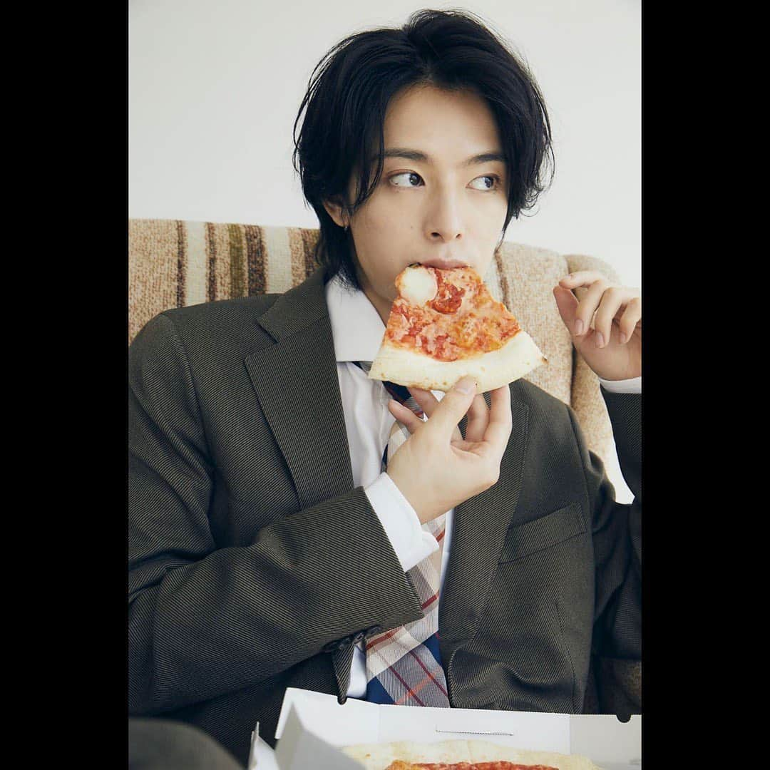 塩野瑛久さんのインスタグラム写真 - (塩野瑛久Instagram)「. 🍕  #塩野瑛久 #ピザ」11月2日 22時33分 - akihisa_shiono_official