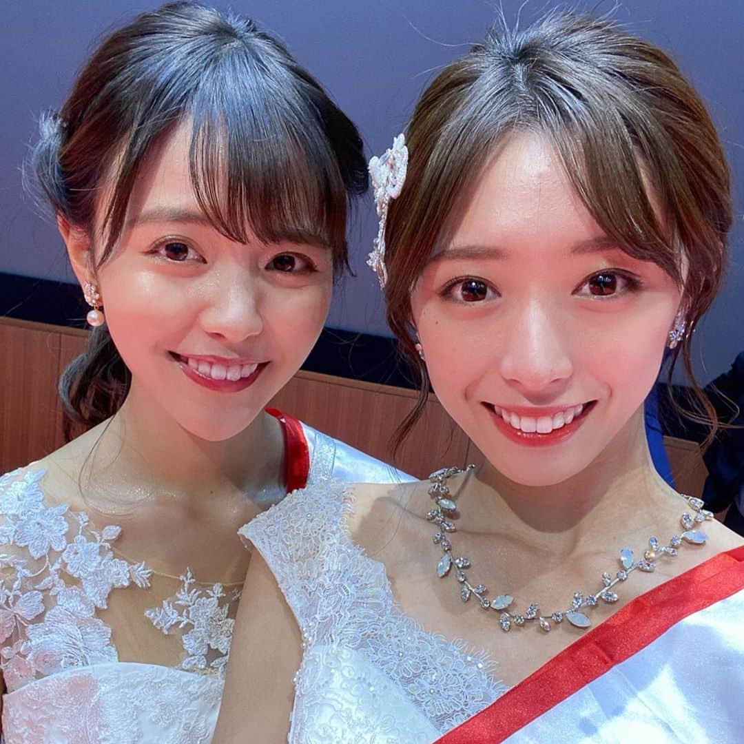 依田奈波さんのインスタグラム写真 - (依田奈波Instagram)「この4ヶ月間応援本当にありがとうございました。  まさか自分が青山のミスコンに出場できるとは高校生時代思っていなかったので、選ばれたときは自分自身も最初は実感がありませんでした。 あのキラキラと輝いている憧れの青山ミスコンにでれるんだ！と喜んでいたのも束の間、活動が始まるとこんなにもSNSやさまざまな活動に追われてミスコンってこんなに忙しいし大変なのかと本当に驚きました。  私はものすごくポジティブな性格なので、きっと乗り越えられる！嫌なこと言われたときでも気にしないでいこう！と思っていました。ですが、いつの間にかそうやって強がっている自分がいてふと気付いたときに「私、本当はものすごーく不安なんだ」と思い、そのことをマネージャーに口にしたとき自然と涙がでてきて、言葉にしたらとても楽になりました。そして、そんな自信を失いそうなときでも、DMやコメントでのみなさんからの応援メッセージが私の心の励みになりました。 ミスコンが終わってからもあたたかいメッセージが沢山で、こんなに嬉しいことはありません。本当にありがとうございました！ 相手の気持ちに寄り添うことをモットーに頑張ってきましたが、応援してくださる方の思いやりの方が本当に優しくてあたたかくて、私はまだまだです。  そして、リプやコメントで話すなかでみなさんと仲良くなったり、そんな関係性がとてもとっても幸せでした☺️ 私がミスコンに挑戦することで、応援してくださった方々に何か心を動かすようなものが届いていたら後悔は全くありません。  このコロナ禍のなかで、無事に青山ミスコン2020が開催できたことを本当に感謝しています。  このミスコンを通して貴重な体験をさせていただき、本当にありがとうございました！！ 応援してくださった方々、候補者のみんな、広告研究会のみんなと出会えたことが私の宝物です。 この経験を必ず、今後の活動に生かして頑張りますのでこれからも成長を見守っていただけると嬉しいです。  候補者のみんな、広告研究会のみんな本当にお疲れ様😌  依田奈波  #ワタベウェディング #リゾートウェディング #青山ミスコン #青学 #青山ミスコン2020」11月2日 22時33分 - nanami_yoda