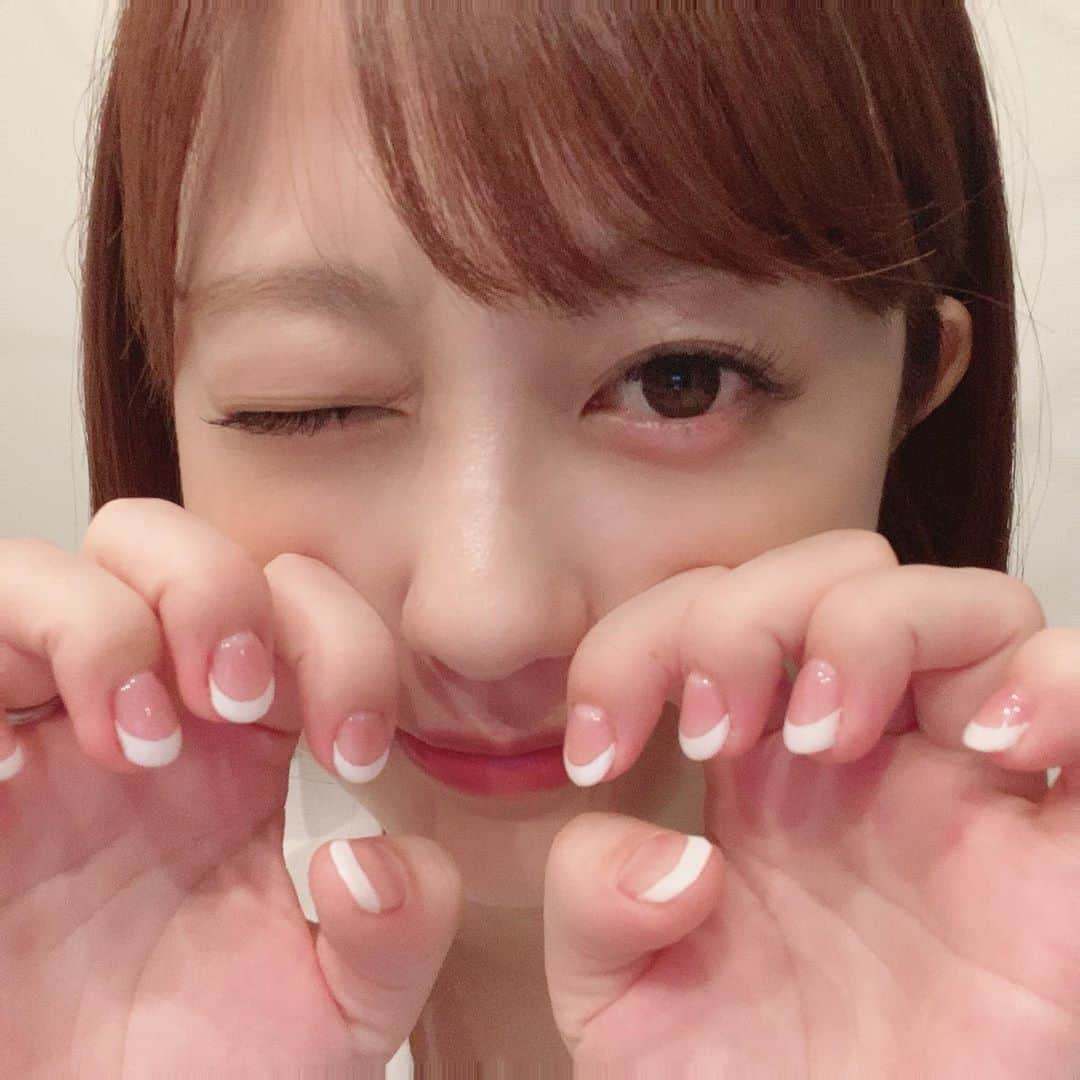 菊地亜美さんのインスタグラム写真 - (菊地亜美Instagram)「. 久しぶりのネイルとマツエクで テンションあがりまくり…💕 短めに…ネイルなんてもう8ヶ月ぶり🤯 マツエクもやっぱり毎日時短になるし楽だ🥺 下まぶたの内側ものもらいになって、 痛いけど片目だけ涙袋ぷっくり♡笑 . thank you by マツエク @accorder.ebisu 💐 ネイル @nailsalon.kurni_yuumi 💐」11月2日 22時46分 - amikikuchi0905