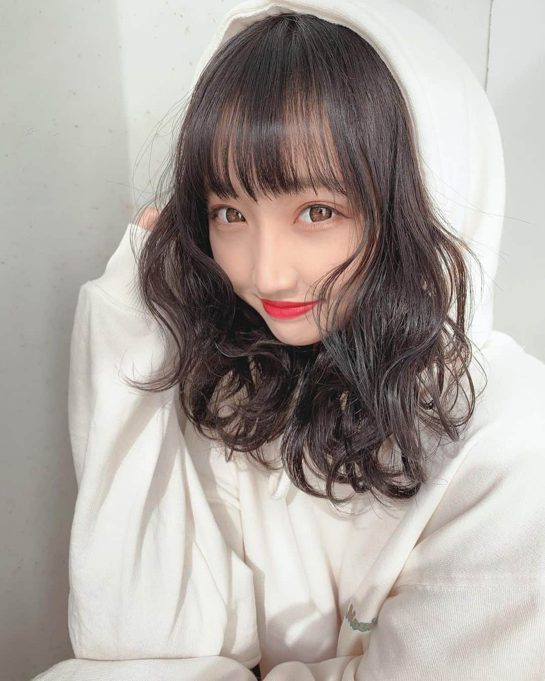 星野麻里愛さんのインスタグラム写真 - (星野麻里愛Instagram)「フード被ってみた🤫  #パーカー女子#パーカー #パーカー好きな人と繋がりたい #フード女子 #白パーカー#サロモ#サロモ募集中#名古屋サロンモデル#名古屋サロモ#サロモ名古屋 #愛知サロモ#愛知サロンモデル#名古屋美容院#シャンドゥール栄#美容院#東京美容院#大阪美容院 #巻き髪#ゆる巻き#ミディアムヘア #ミディアムヘアアレンジ #ミディアムヘアー#グレージュカラー#ブラックカラー#黒髪 #黒髪ミディアム」11月2日 22時45分 - maria.pink28