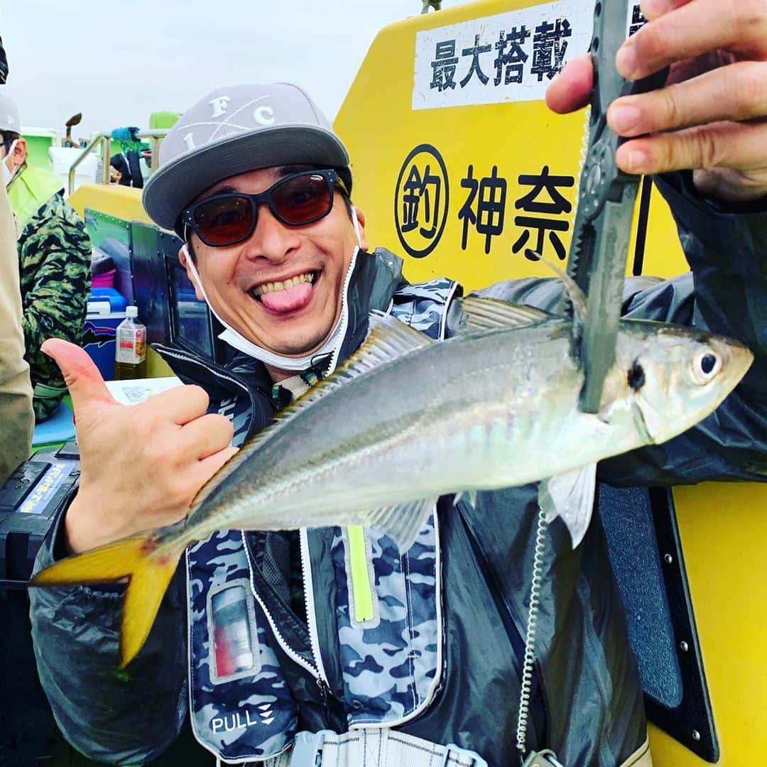井手大介のインスタグラム：「YouTube動画アップしました。LTアジ釣りででかいの釣れたよ！  https://youtu.be/ua4oC8TTWUU」