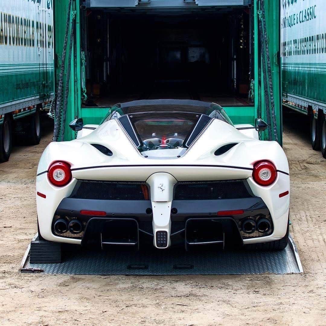CarsWithoutLimitsさんのインスタグラム写真 - (CarsWithoutLimitsInstagram)「Need to Ship A Car? Call SAC today at 866-821-4555 or visit our profile to learn more @shipacarinc  #carswithoutlimits #ferrari #laferrari」11月3日 8時35分 - carswithoutlimits