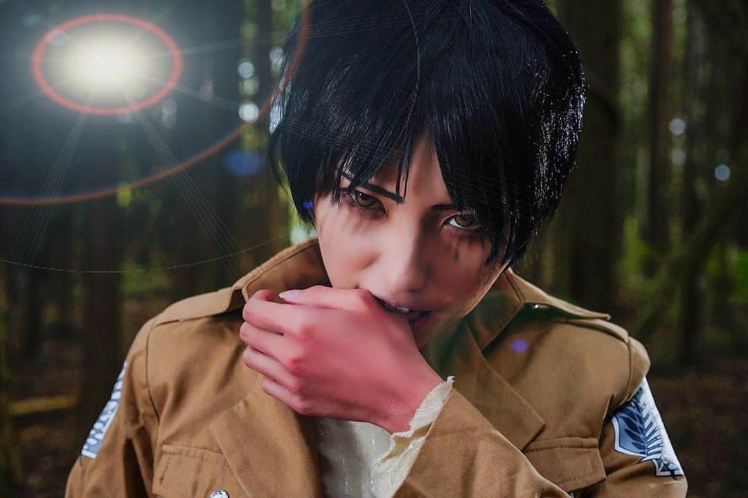 秋元るいさんのインスタグラム写真 - (秋元るいInstagram)「. #cosplay . 進撃の巨人(Attack on Titan) エレン・イエーガー(Eren Yeager . . #進撃の巨人  #attackontitan  #erenjaeger  . . #erenjaegercosplay #attackontitancosplay #shingekinokyojin #エレンイェーガー #進撃の巨人コスプレ #コスプレイヤーさんと繋がりたい #男装レイヤー　#写真好きな人と繋がりたい　#anime #fanart #mangaart #manga #コスプレ　#巨人化エレン #巨人化 #静岡コスプレ女子 #ロケ撮影　#カメラマンさんと繋がりたい #被写体　#撮影依頼募集中 #撮影依頼受付中」11月3日 8時44分 - akimoto_rui