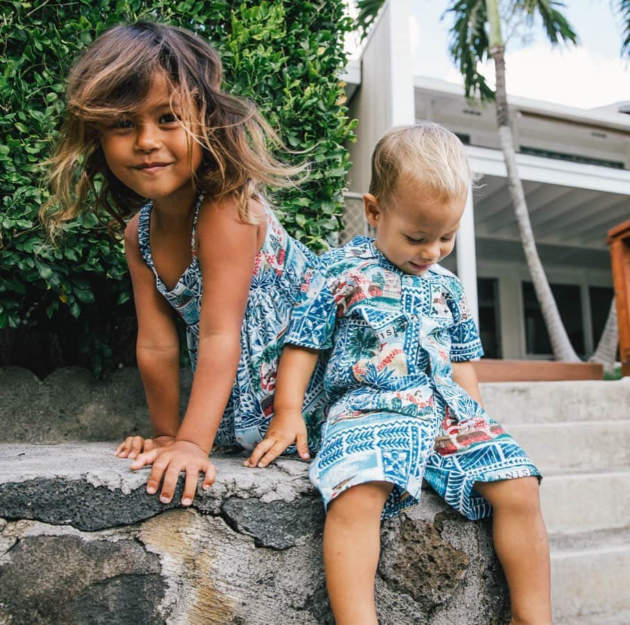 レインスプーナーのインスタグラム：「The Christmas print for the Keikis is here. Get the whole family in Spooner this holiday season.」