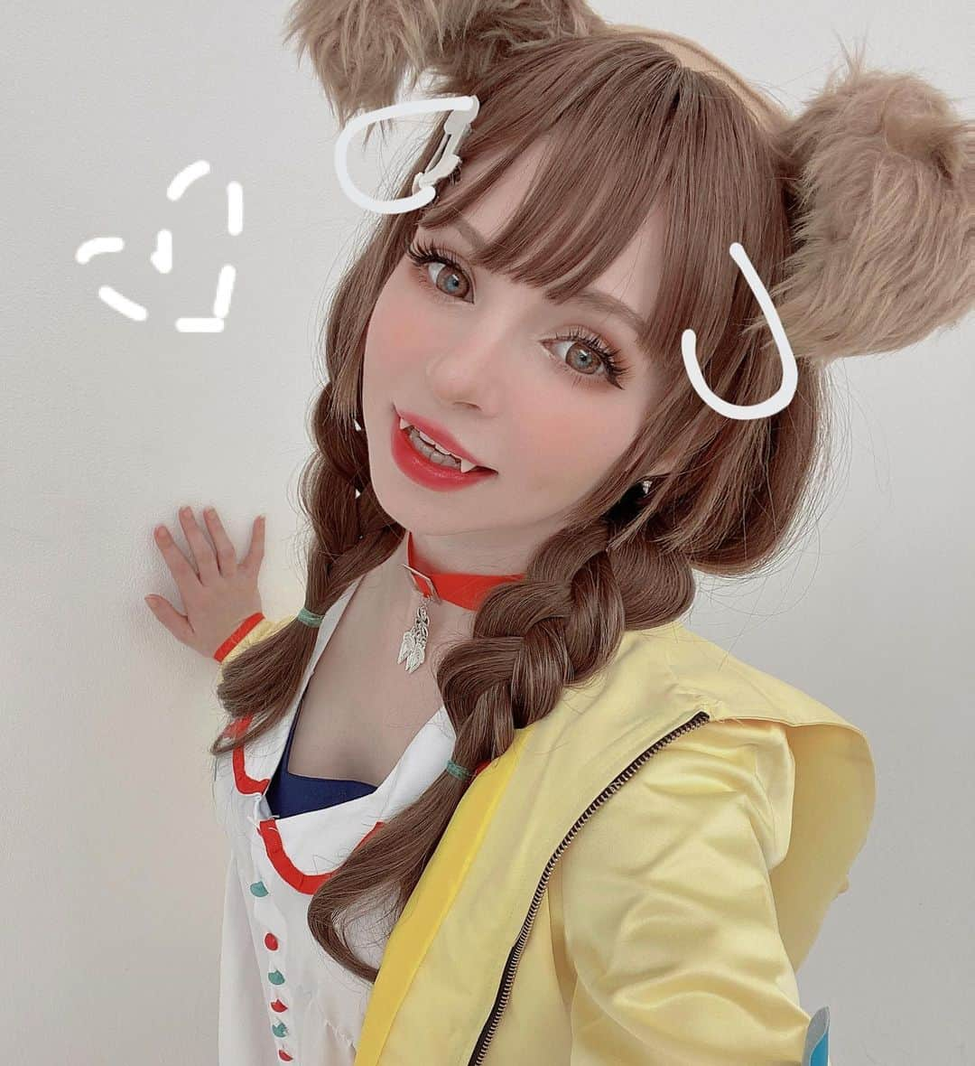 ソフィーさんのインスタグラム写真 - (ソフィーInstagram)「Today I cosplayed as my favourite VTuber! 🐶 Inugami Korone!   Give head pats?    #hololive #戌神ころね #できたてころね #inugamikorone」11月3日 8時53分 - peachmilky_