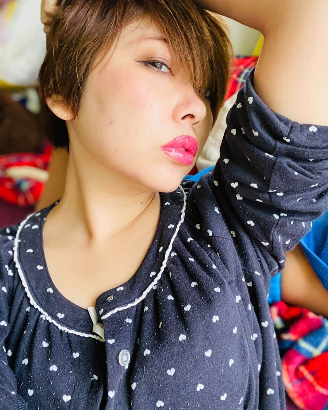 投稿　晒し　熟女画像 ちゃたさんのインスタグラム写真 - (ちゃたInstagram)「iPhone📱11proportrait  アプリ使わずポートレートモードで撮るとこんなだおん！！ あれ？アプリ詐欺って知らなかった？？？  顔違いますけどなにか？笑笑🤣🙌って、開き直り大切。とゆー、朝から素顔を晒してます ...