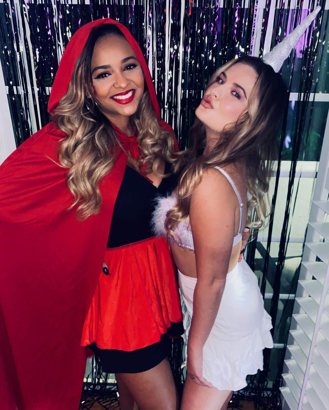 Brooke Marie Hylandさんのインスタグラム写真 - (Brooke Marie HylandInstagram)「last minute costumes to coincide with all u last minute voters— get them in 💙 #vote #CUPtainHook」11月3日 8時56分 - brookehyland