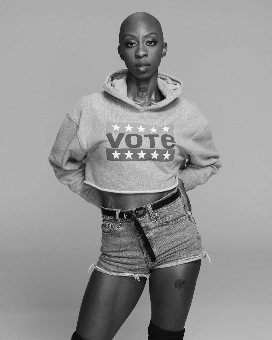 Levi’sさんのインスタグラム写真 - (Levi’sInstagram)「When creating the VOTE PSA, Oge Egbuonu thought about what the fight for social justice could look like in addition to the traditional ways of organizing. Realizing that the arts is the ladder to the soul, Oge utilized this collective space of unlearning and re-educating ourselves to inspire the masses through this poetic art piece.  To that end, @OgeTheYogi creatively brought this campaign to life by creating and directing a PSA set to artist @SignedJayMarie ’s poem about the importance of Voting in this election.  Tomorrow is the most important election of our lifetime, please utilize one of the many tools we have and Vote.」11月3日 9時26分 - levis