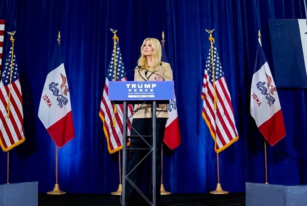 イヴァンカ・トランプさんのインスタグラム写真 - (イヴァンカ・トランプInstagram)「📍Second stop: IOWA! 🇺🇸  In Des Moines fighting to re-elect @realDonaldTrump and @SenJoniErnst! Thank you @IAGovernor Reynolds, @ChuckGrassley and Amb Branstad for fighting for the future of the Hawkeye State and this great nation! #MAGA」11月3日 9時34分 - ivankatrump