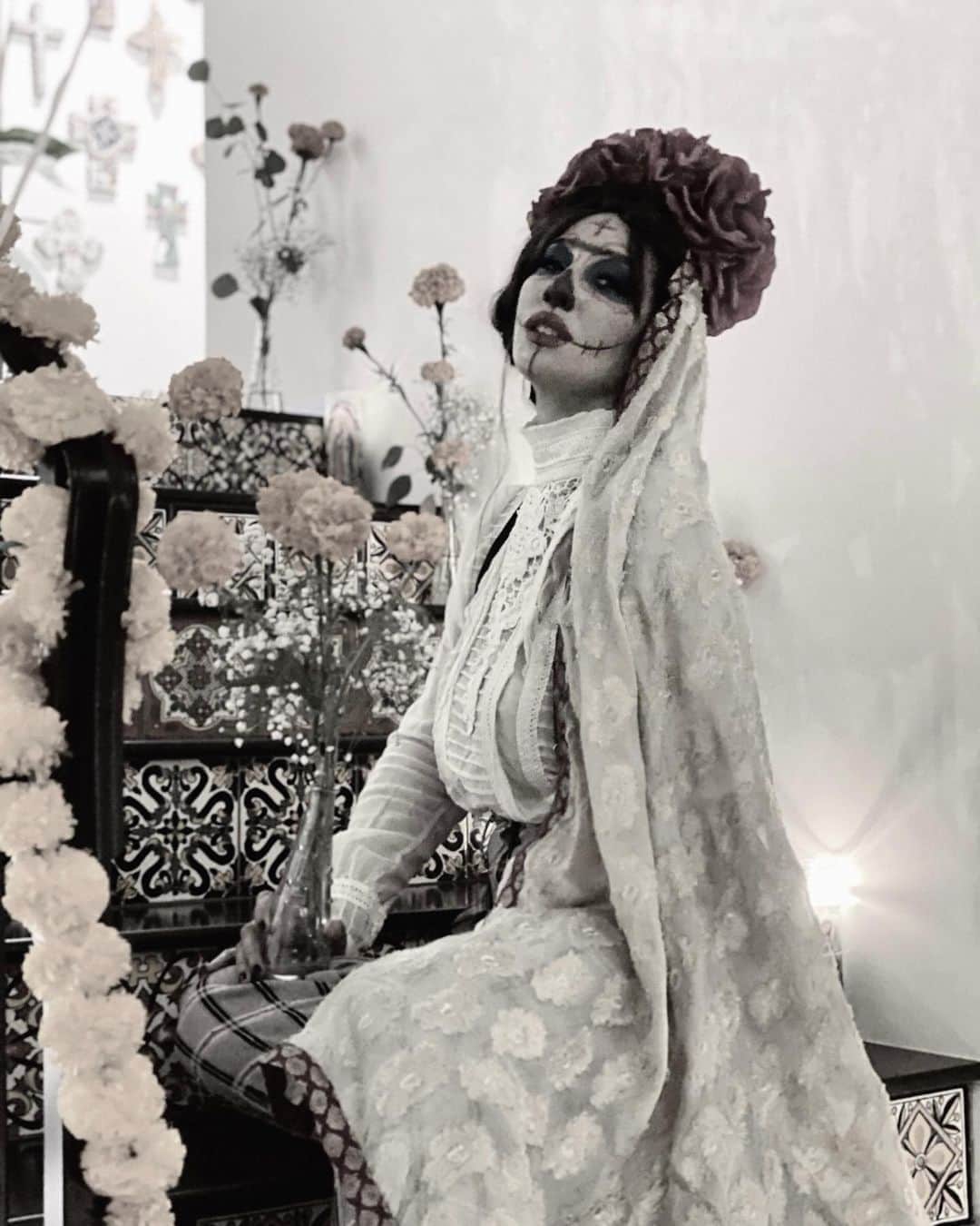 ジャッキー・クルーズのインスタグラム：「“I tried to drown my sorrows but the bastards learned how to swim.” - Frida De Los Muertos 💀」