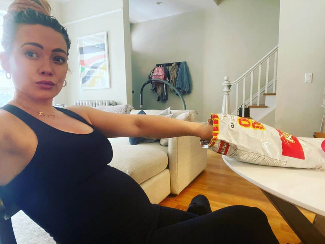 ヒラリー・ダフさんのインスタグラム写真 - (ヒラリー・ダフInstagram)「stress eating bout tomorrow. What u getting into」11月3日 0時47分 - hilaryduff