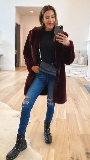 ロック&リパブリックのインスタグラム：「Check out @christineandrew’s November closet edit for The Outfit Bar. Get her take on how to wear the biggest trends of the holiday season like sherpa, faux fur, boots, cute hats and more while she tries on the cutest looks from her home. Take a chance with fashion, and try something new at The Outfit Bar at Kohls.com/TheOutfitBar.」