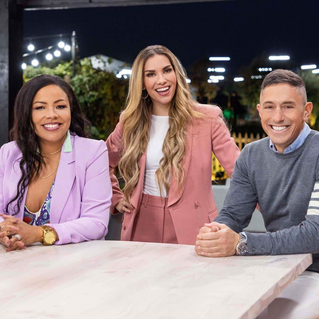 HGTVさんのインスタグラム写真 - (HGTVInstagram)「HGTV Design Star is coming back with a new twist — Design Star: Next Gen featuring @allisonholker, @jonathanadler and @laurenmakk leading the search for America’s next home renovation superstar! 🔎🤩 Details at the link in bio!」11月3日 0時49分 - hgtv